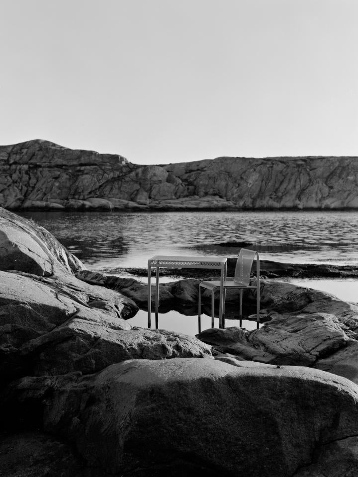 Entdecken Sie den Dapple Esstisch 80 x 80 von Ferm Living – stilvoll, robust und ideal für Ihren Außenbereich. Perfekt für gesellige Stunden!