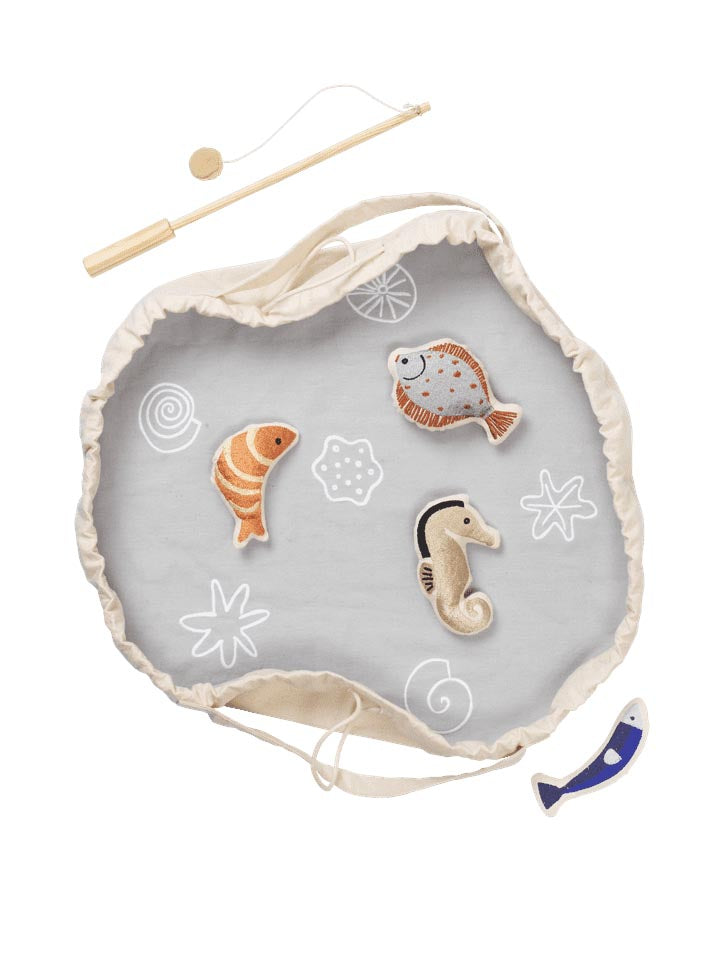 Fishing Game in Multi präsentiert im Onlineshop von KAQTU Design AG. Spielzeug ist von Ferm Living