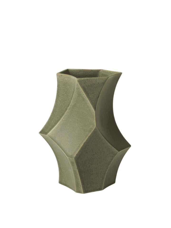 Cueva Vase H26 in Dark Sage präsentiert im Onlineshop von KAQTU Design AG. Vase ist von Ferm Living