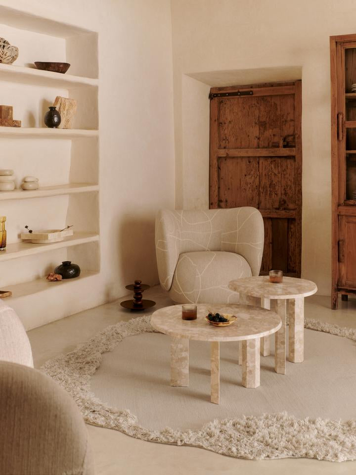 Verleihen Sie Ihrem Außenbereich mit dem Norte Outdoor Teppich von Ferm Living einen stilvollen, nachhaltigen Akzent. Ideal für Garten und Terrasse!