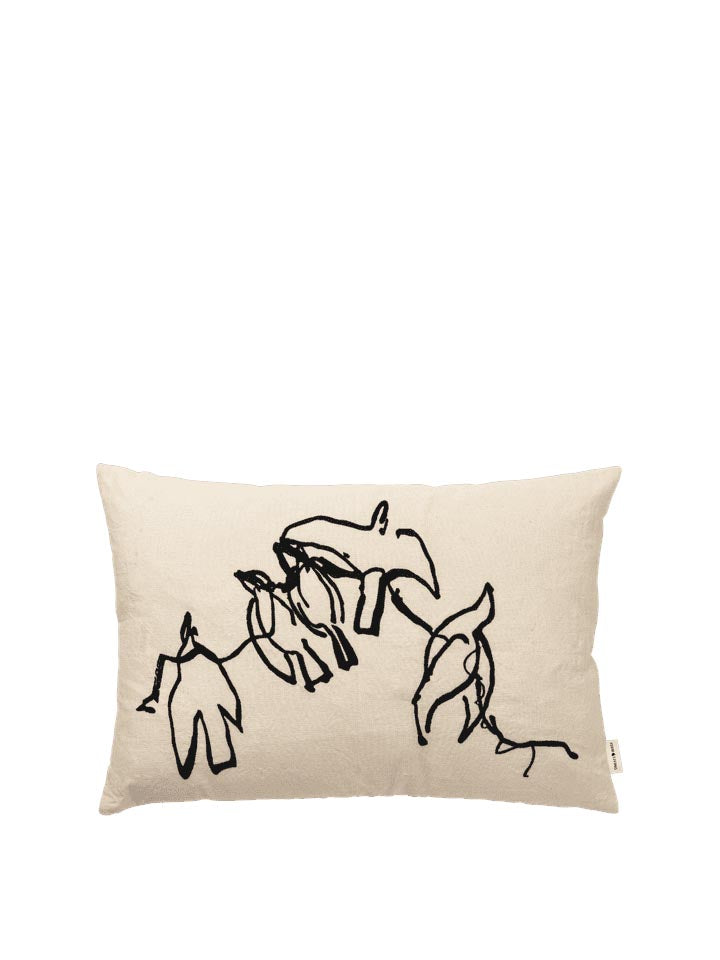 Vuelo Kissen in Natürlich präsentiert im Onlineshop von KAQTU Design AG. Deko Kissen ist von Ferm Living