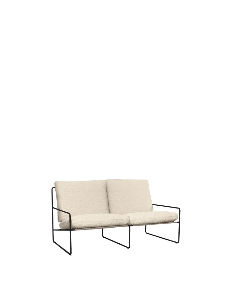 Genießen Sie den Sommer im Freien mit dem Desert 2-Sitzer von Ferm Living. Stilvolles Design, wetterfest und perfekt für entspannte Stunden im Garten.