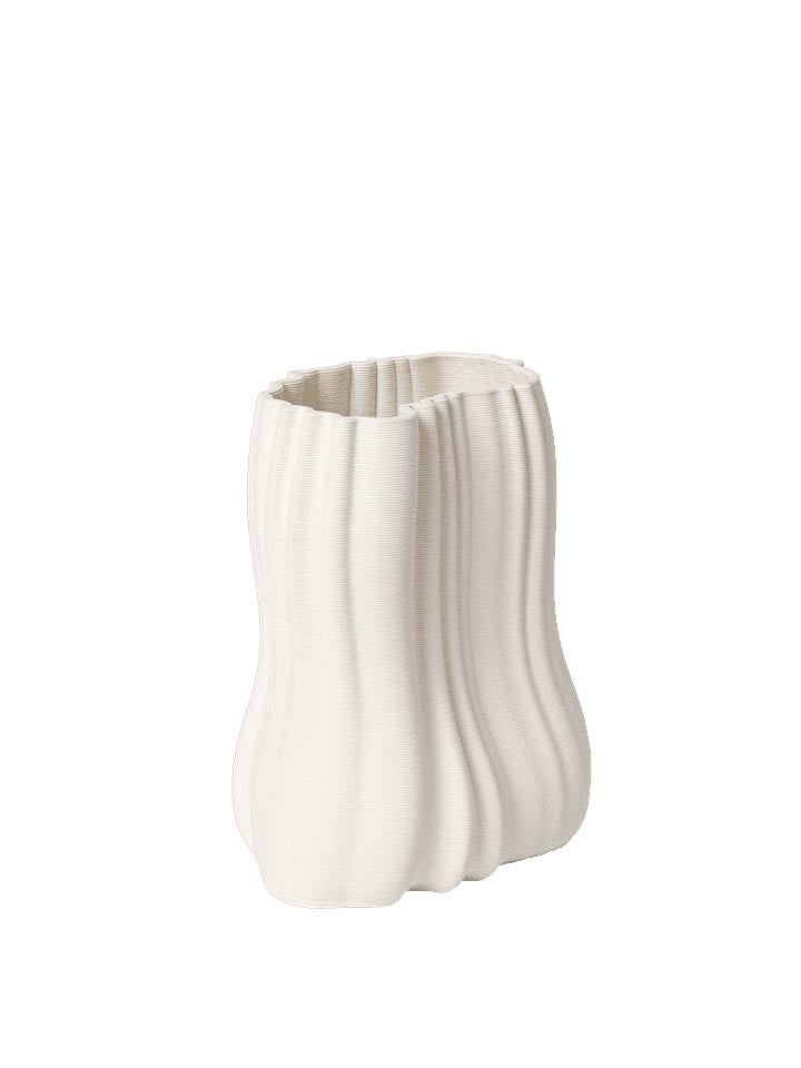 Moire Vase H20 in Cremeweiss präsentiert im Onlineshop von KAQTU Design AG. Vase ist von Ferm Living