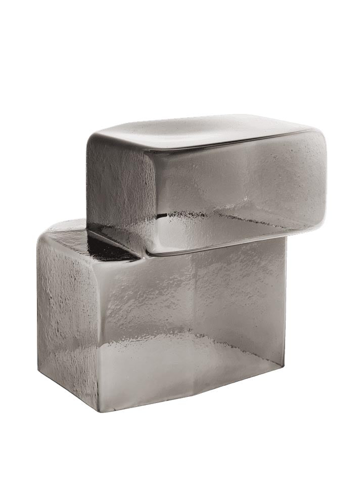 Oscil Skulptur in Recyceltes Rauchgrau präsentiert im Onlineshop von KAQTU Design AG. Kunstgegenstände ist von Ferm Living