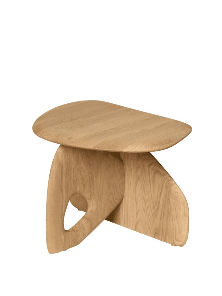 Entdecken Sie den Oar Couchtisch 50 von Ferm Living – ein elegantes Design aus massiver Eiche, das Funktionalität und Stil vereint.