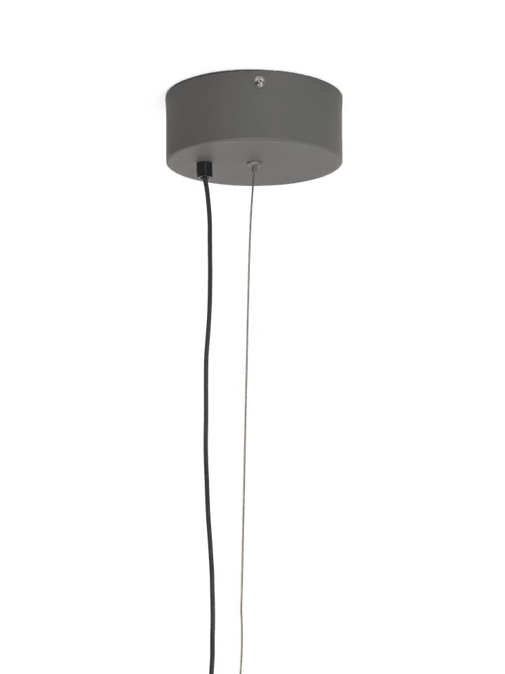 Entdecken Sie die Oeste Pendelleuchte von Ferm Living – ein stilvolles Design aus Travertin, das jeden Raum mit sanftem Licht und natürlicher Eleganz bereichert.