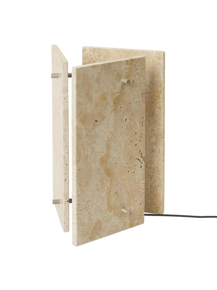 Oeste Tischlampe in Sand präsentiert im Onlineshop von KAQTU Design AG. Tischleuchte ist von Ferm Living