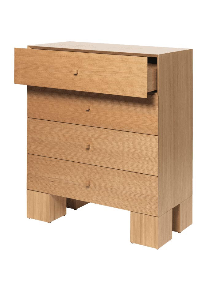 Die Kuben Kommode 1x4 von Ferm Living vereint minimalistisches Design mit nachhaltiger Funktionalität. Ideal für jeden Raum!