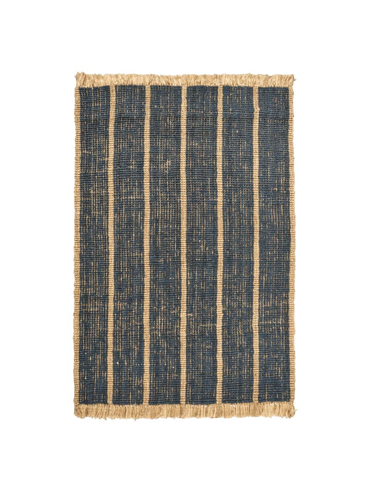 Athen Stripes Teppich 170 x 240 in Natürlich/Tintenblau präsentiert im Onlineshop von KAQTU Design AG. Teppich ist von Ferm Living