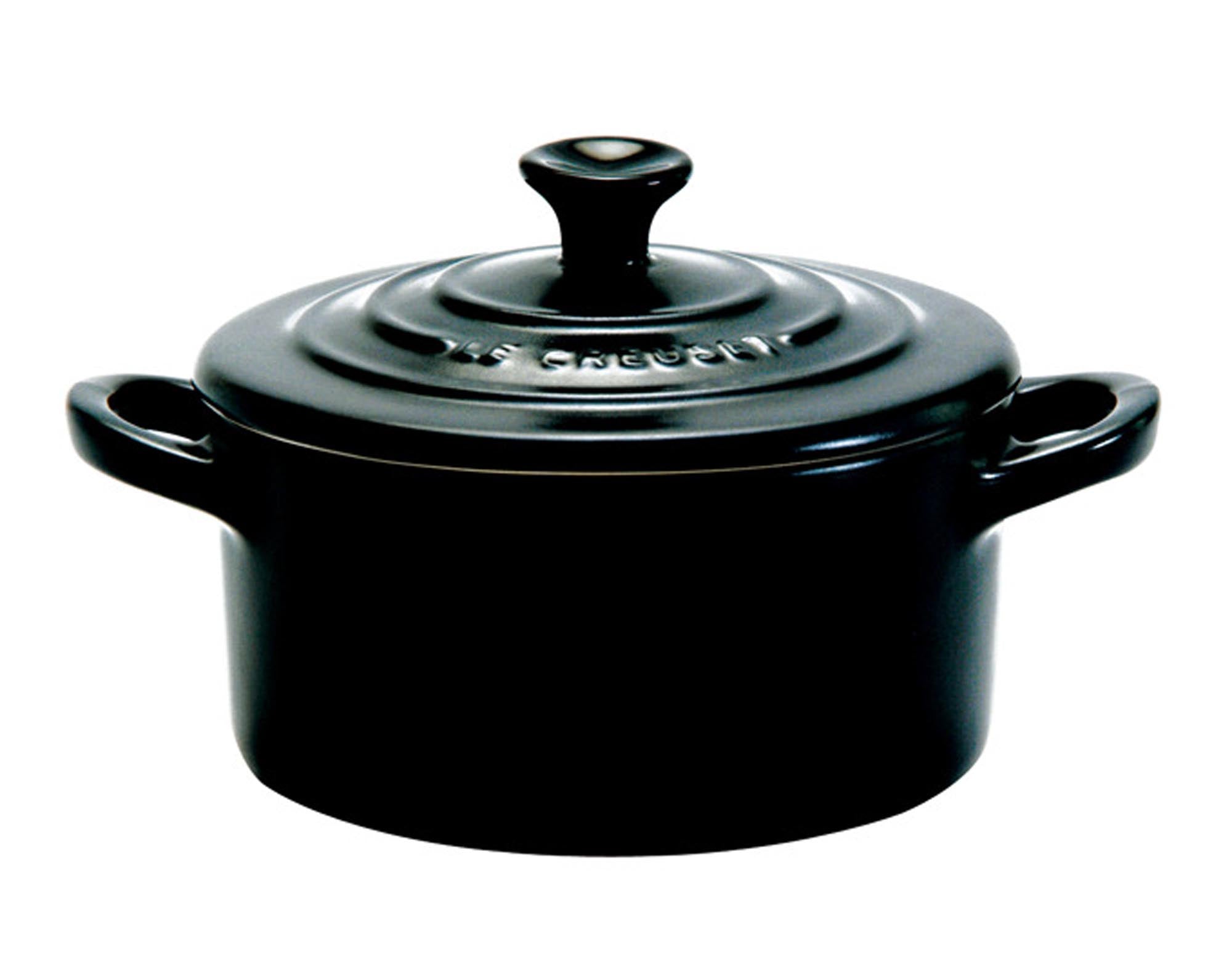 Entdecken Sie den LE CREUSET Mini Bräter schwarz (ø 10 cm) – ideal für kleine Portionen, robustes Gusseisen, perfekte Garergebnisse, pflegeleicht und stilvoll.