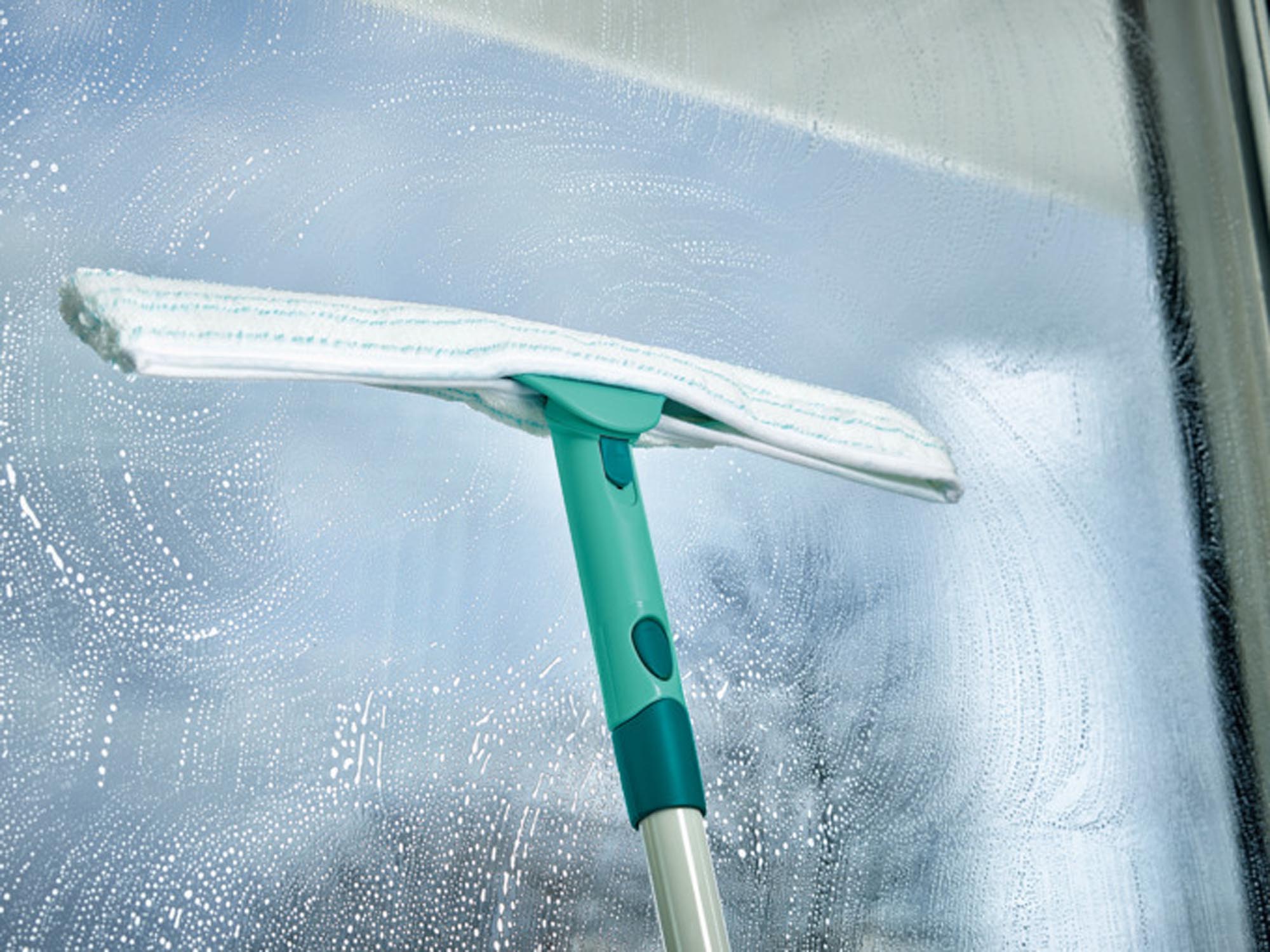 LEIFHEIT Fensterwischer Window Slider XL 40 cm in präsentiert im Onlineshop von KAQTU Design AG. Reinigungsmittel ist von LEIFHEIT