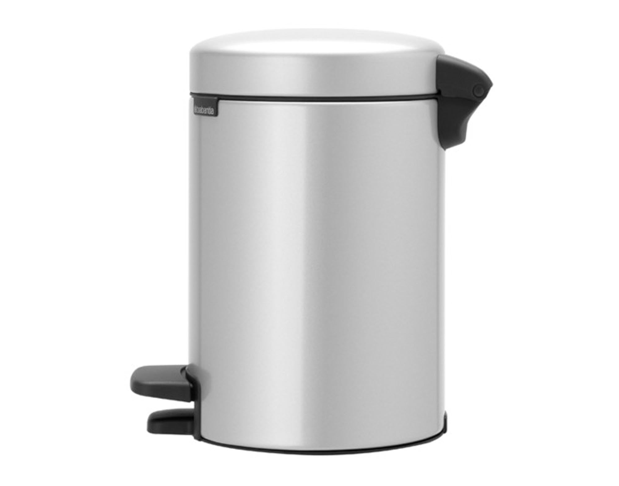Entdecken Sie den BRABANTIA Treteimer NewIcon 3 l in metallic grey: funktional, elegant und ideal für kleine Küchen, Badezimmer und Büros.