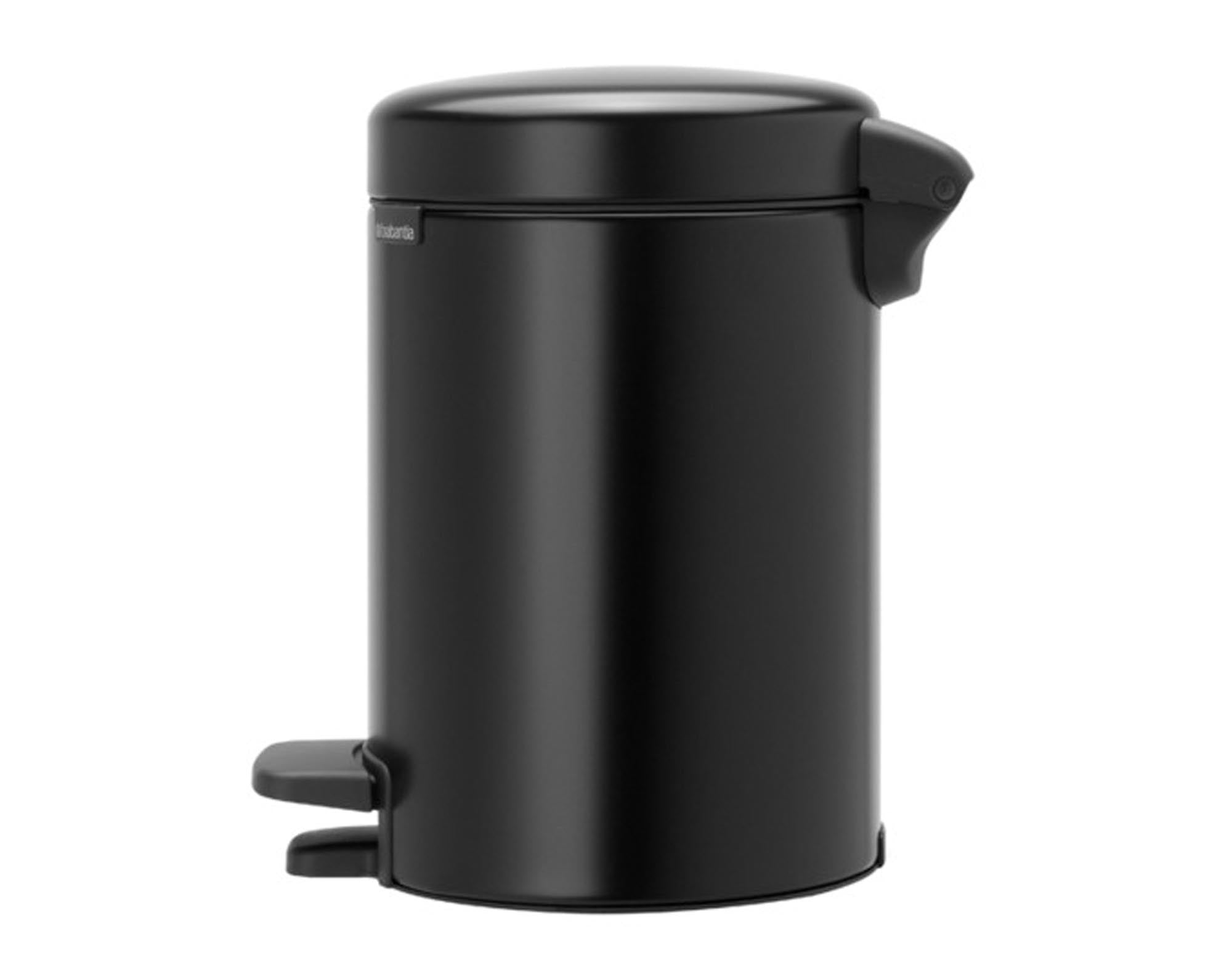 Entdecken Sie den BRABANTIA Treteimer NewIcon 5 l in matt black. Hochwertig, hygienisch und ideal für kleine Küchen, Badezimmer und Büros.