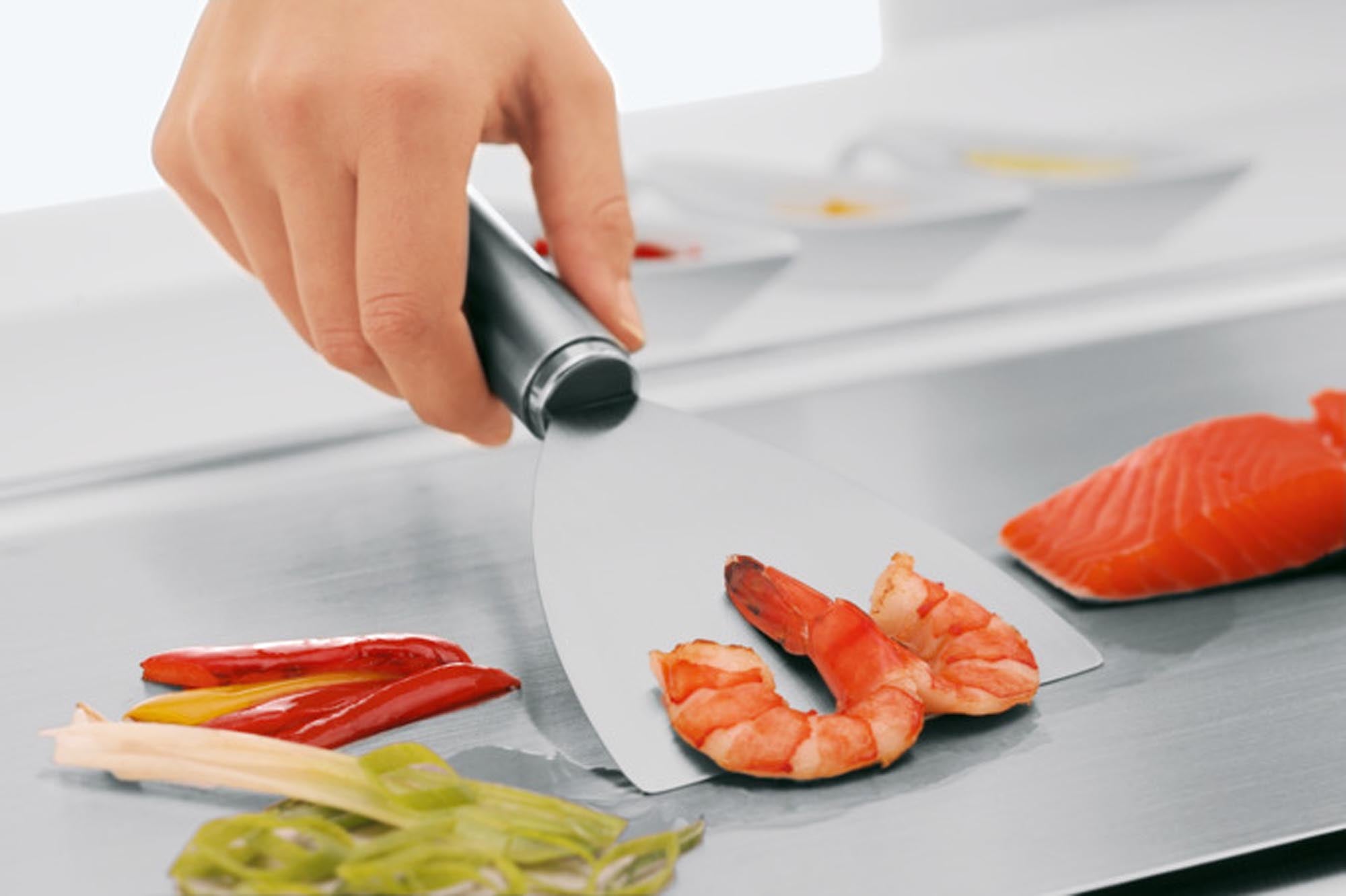 RÖSLE Grillspachtel: Ergonomisch, langlebig, spülmaschinenfest. Perfekt für Fleisch & Gemüse. Stilvolles Design für Grillmeister.