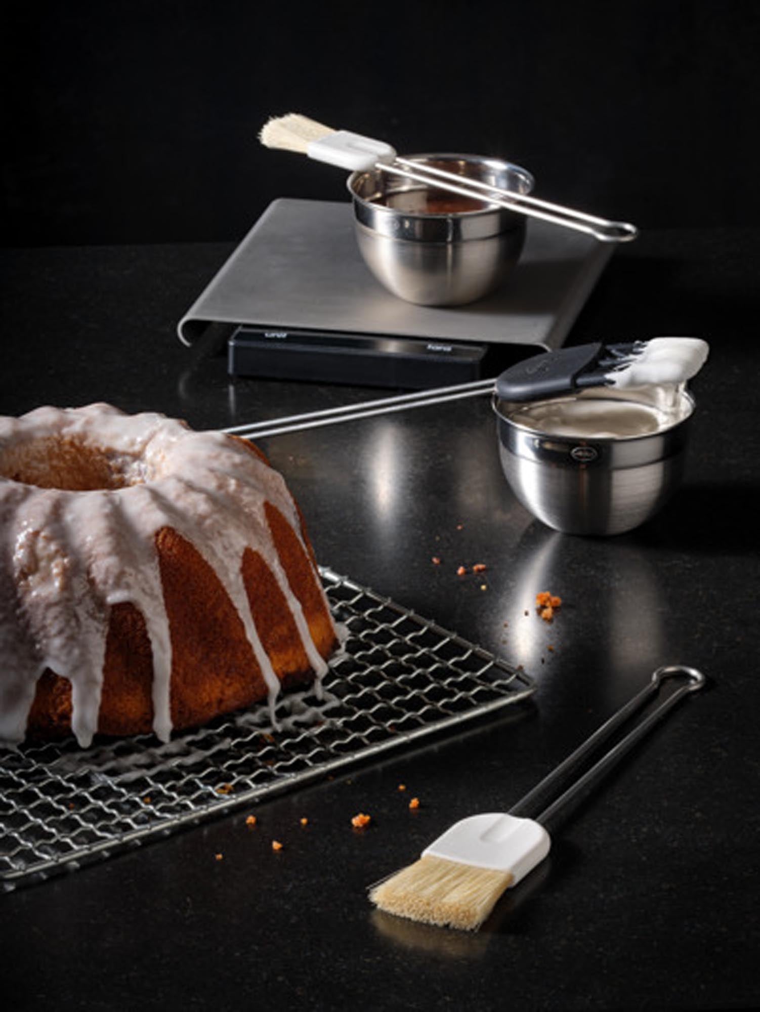 RÖSLE Backpinsel 23.5x3.5 cm: Edelstahlgriff, Naturborsten, ideal für Ei, Butter, Öl. Perfekt für Backen und Glasieren.