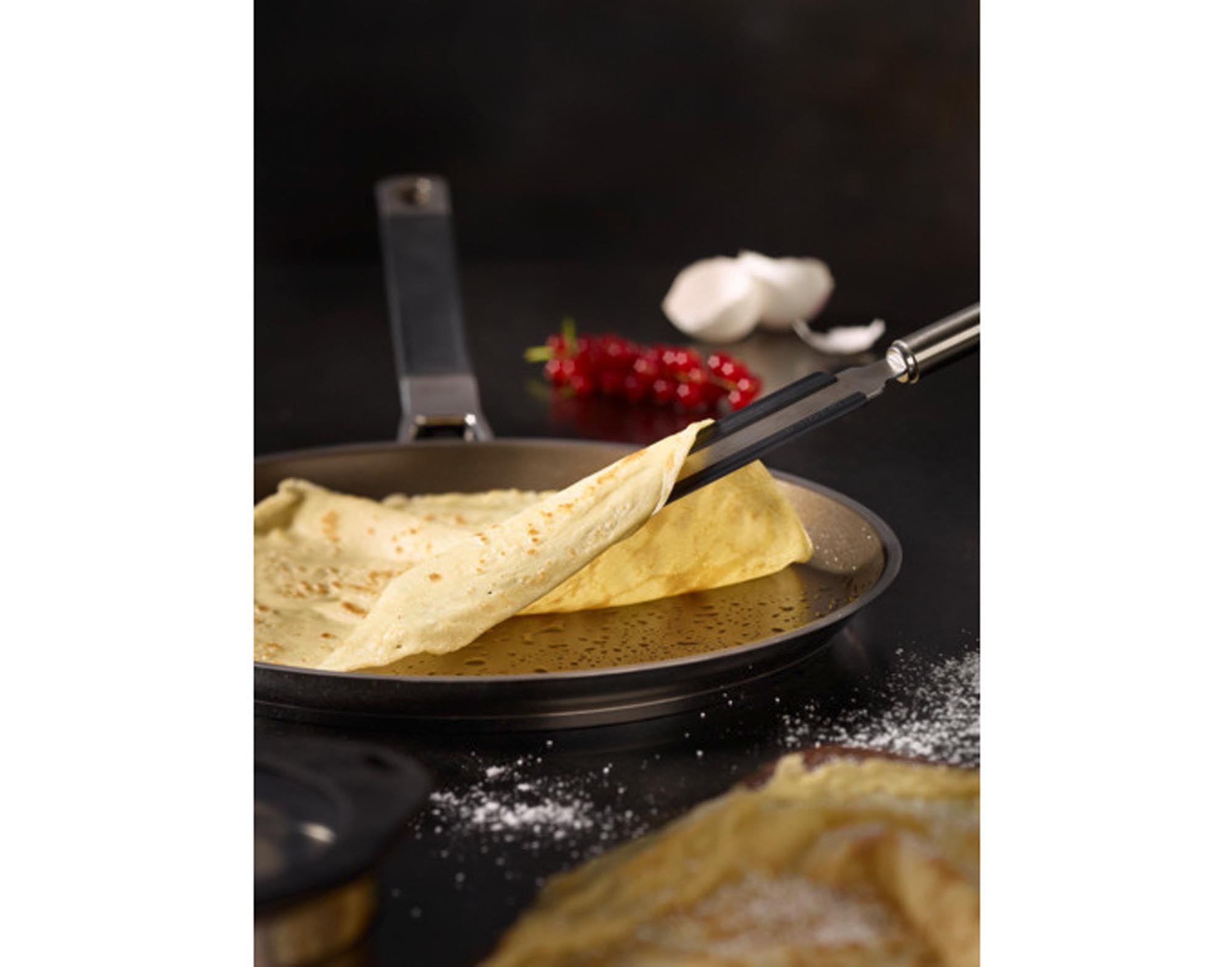 RÖSLE Crêpeswender 32 cm: Edelstahl, ergonomischer Silikongriff, ideal für grosse Crêpes, langlebig, rostfrei, pfannenschonend.