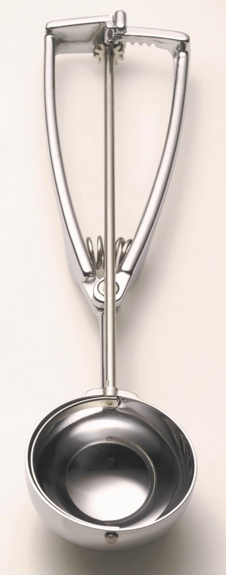 Optimieren Sie Ihren Kleiderschrank mit dem eleganten Mehrfach Rockbügel von ZELLER PRESENT.