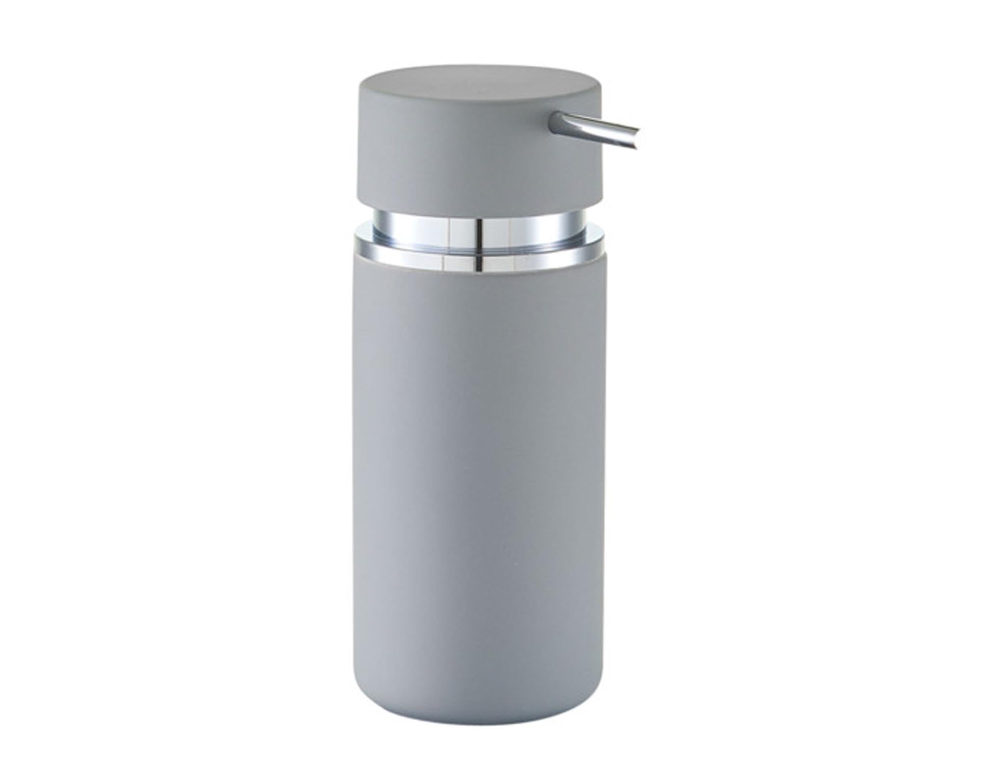 Eleganter ZELLER Seifenspender aus Keramik in grau, Ø 6,6 cm, 16 cm hoch. Hochwertig, rutschfest, pflegeleicht – ideal für flüssige Seifen.