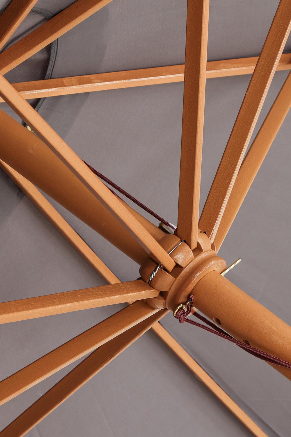 Ixos Sonnenschirm in Grau präsentiert im Onlineshop von KAQTU Design AG. Sonnenschirm ist von Venture Home