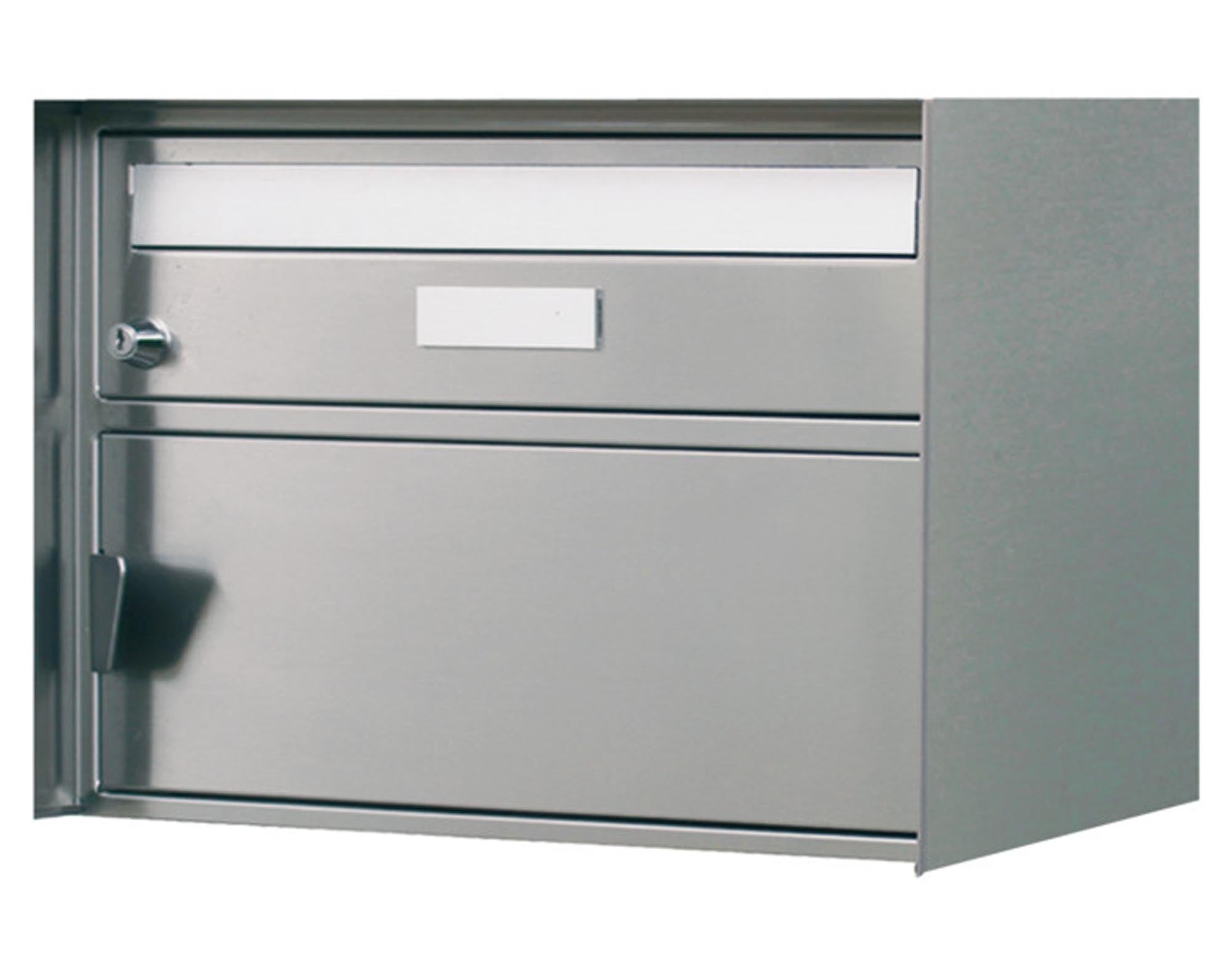 Eleganter Chromstahl-Briefkasten Gordola von HUBER: Langlebig, witterungsbeständig, mit Zeitungsfach und abschliessbarer Tür.