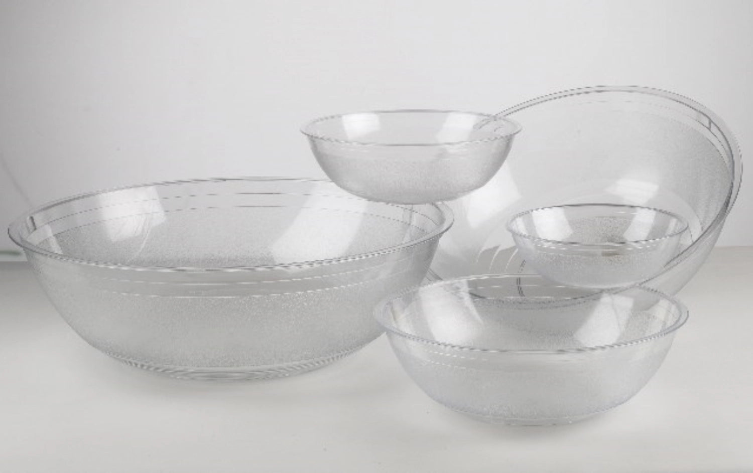 Salatschüssel D30cm transparent 5l in Transparent präsentiert im Onlineshop von KAQTU Design AG. Salatzubehör ist von Gastronorm