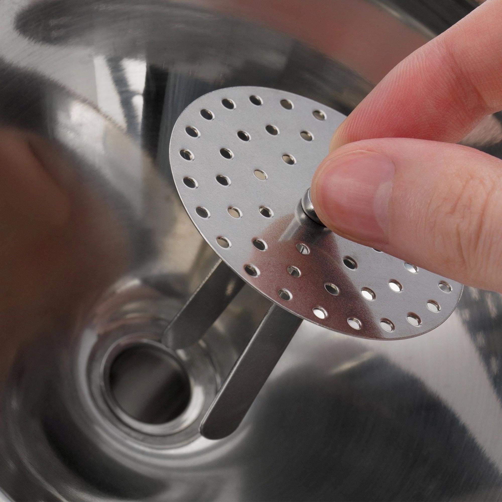 Praktischer Flaschentrichter mit Sieb von Westmark, ideal für präzises Abfüllen, oben Ø 12 cm, unten Ø 1-1,3 cm, langlebig und vielseitig.