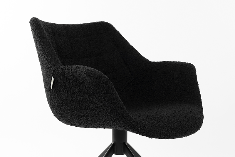 Armlehnstuhl Doulton Swivel  in Schwarz präsentiert im Onlineshop von KAQTU Design AG. Dreh-Schalenstuhl mit Armlehnen ist von Zuiver