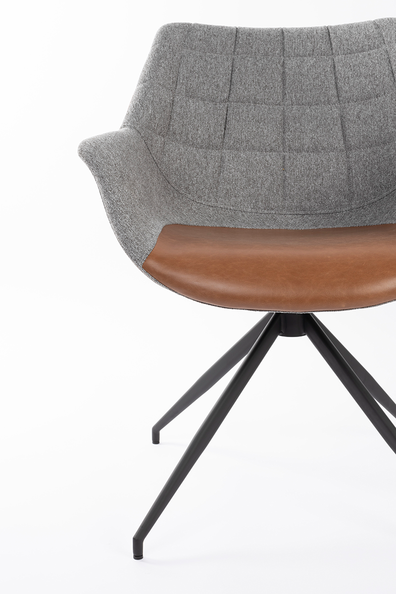 Armlehnstuhl Doulton Swivel  in Vintage Brown präsentiert im Onlineshop von KAQTU Design AG. Dreh-Schalenstuhl mit Armlehnen ist von Zuiver