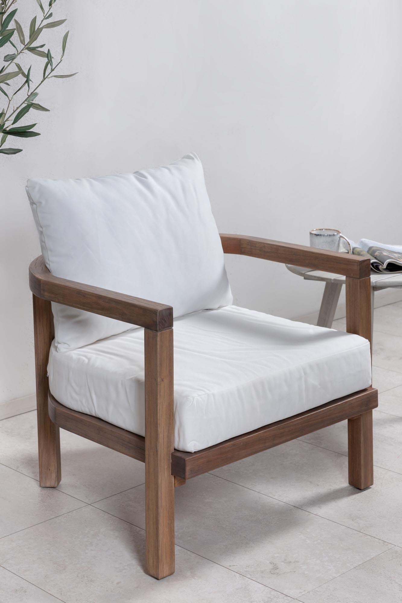 Erica Sessel von Venture Home: Stilvoller Akazienholz-Sessel für entspannte Sommerabende im Freien. Komfort und rustikaler Charme vereint.