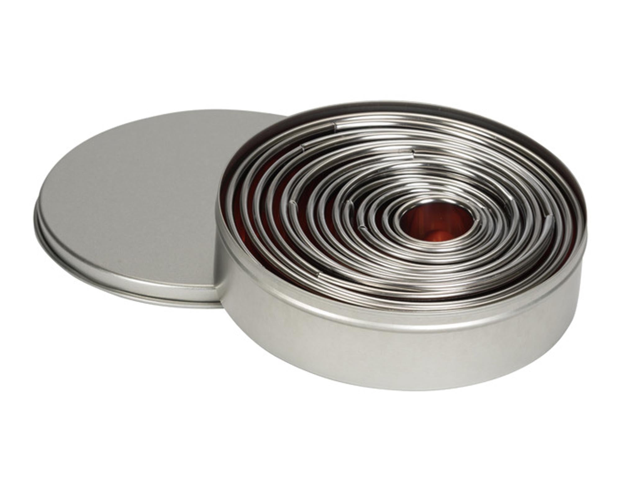 Entdecken Sie die 14-teilig Ausstecher in Dose von PATISSE. Ideal für kreative Backideen, langlebig aus Edelstahl, perfekt für Plätzchen und Kekse!