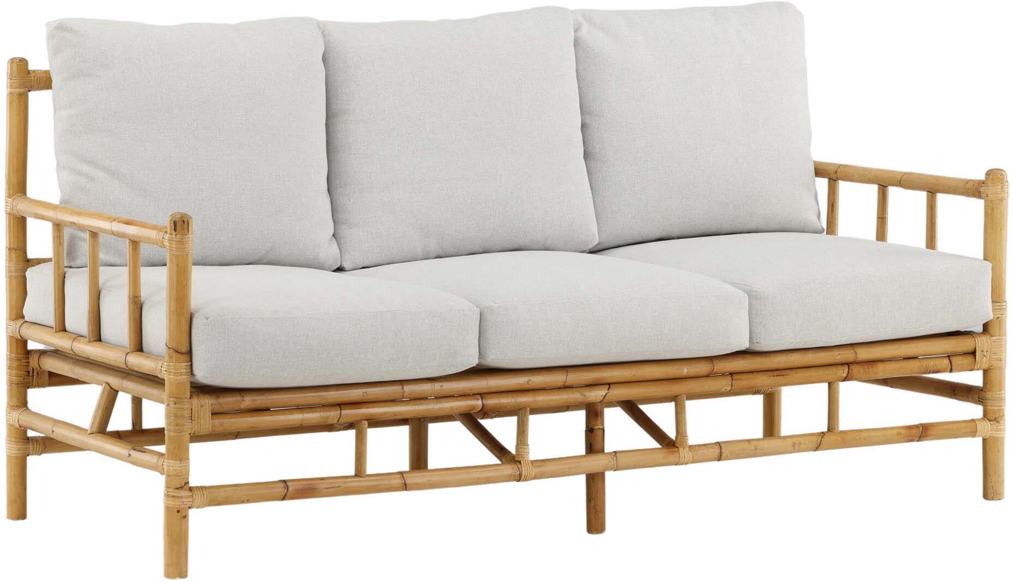 Das Cone 3er Sofa von Venture Home: stilvolles Rattan-Design, komfortable Kissen, ideal für gesellige Outdoor-Abende.