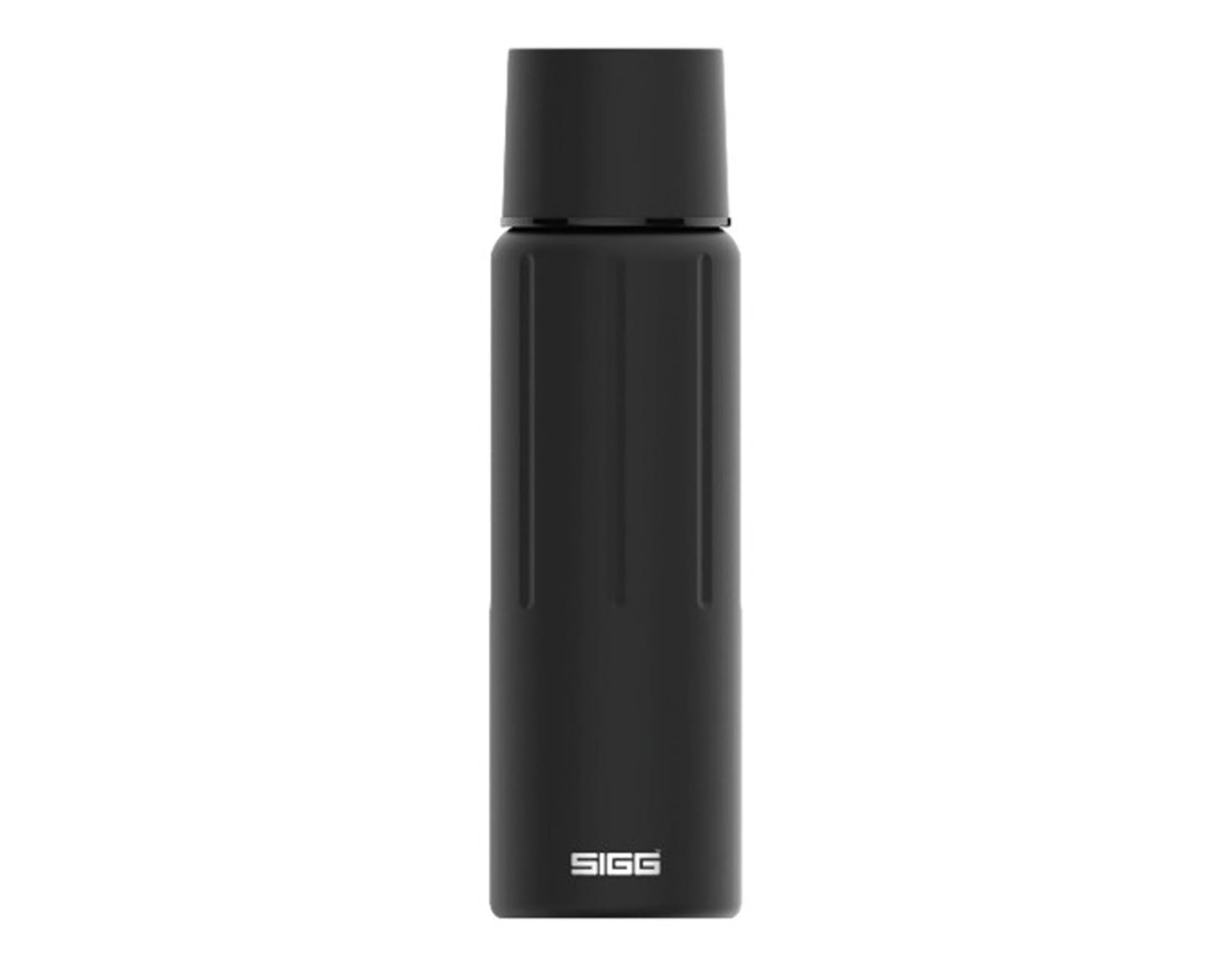 Entdecken Sie die SIGG Isolierflasche Thermobottle Gemstone obsidian 0.75 l – stilvoll, BPA-frei und ideal für heiße und kalte Getränke unterwegs.