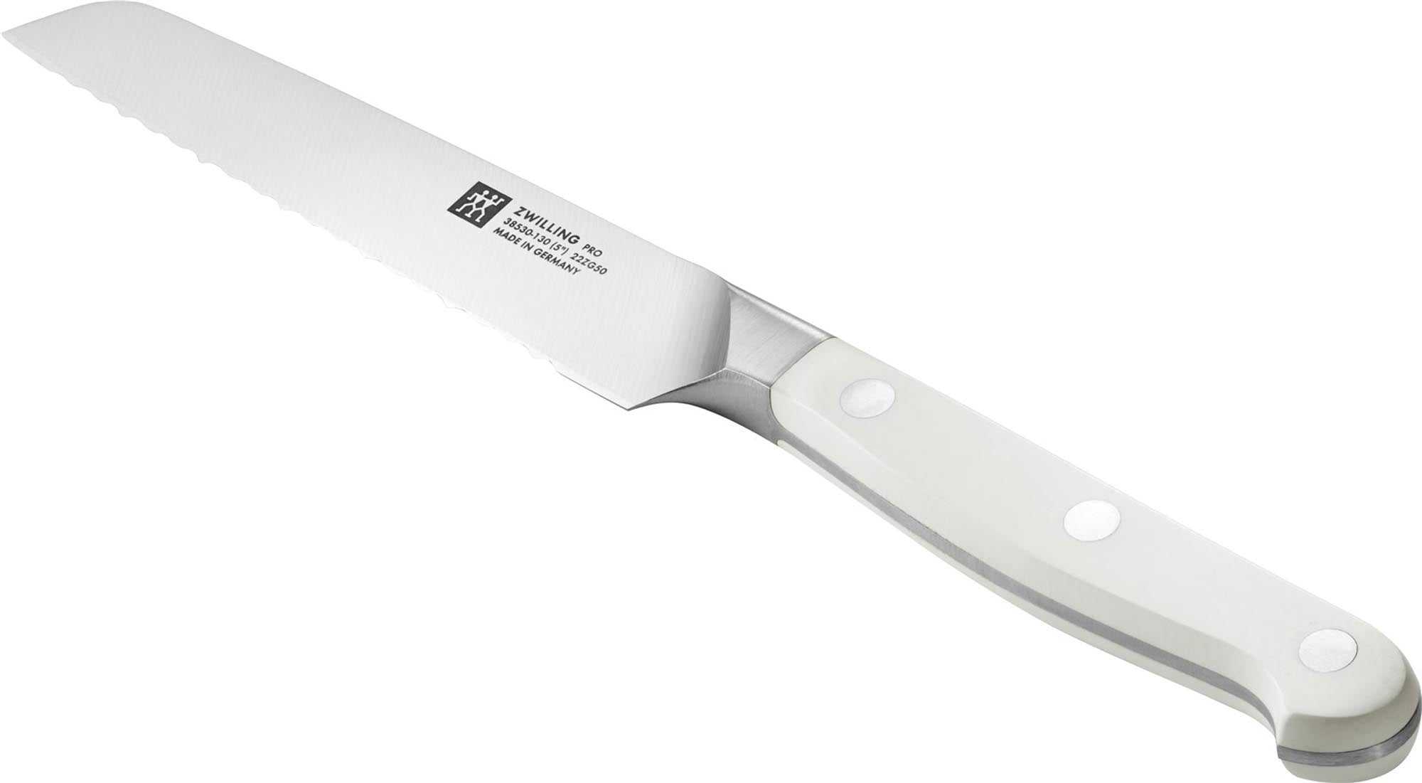 Das Pro le blanc Universalmesser 130mm von Zwilling Kitchen vereint Schärfe, Langlebigkeit und Ergonomie – perfekt für vielseitige Küchenaufgaben.