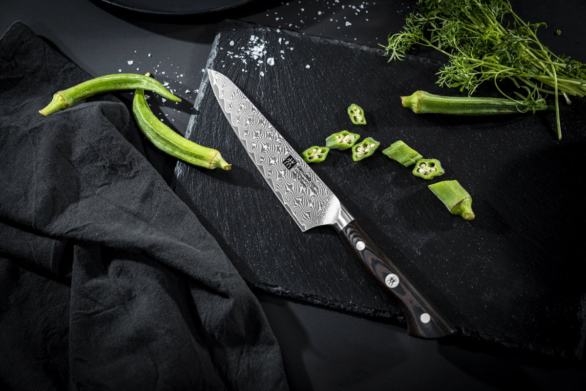 Tanrei Kochmesser compact 140mm in Schwarz präsentiert im Onlineshop von KAQTU Design AG. Damastmesser ist von Zwilling Kitchen