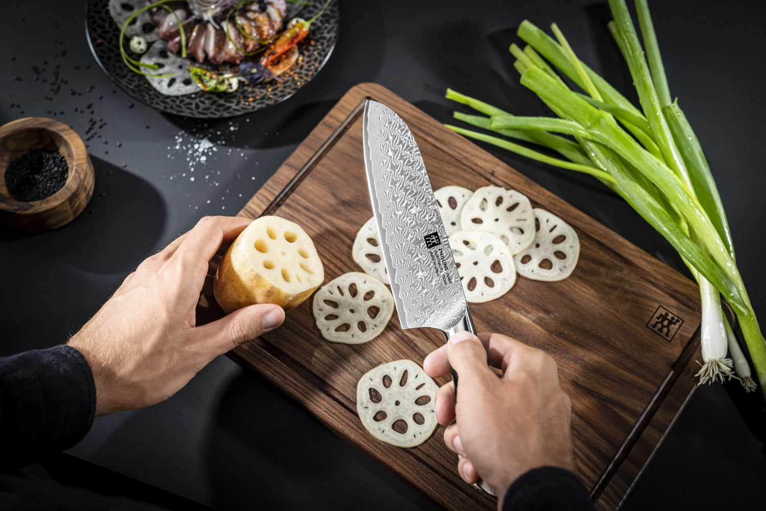 Tanrei Santokumesser 180mm von Zwilling Kitchen, hochwertiges Damastmesser mit scharfer Klinge, ideal für präzises Schneiden in der Küche.