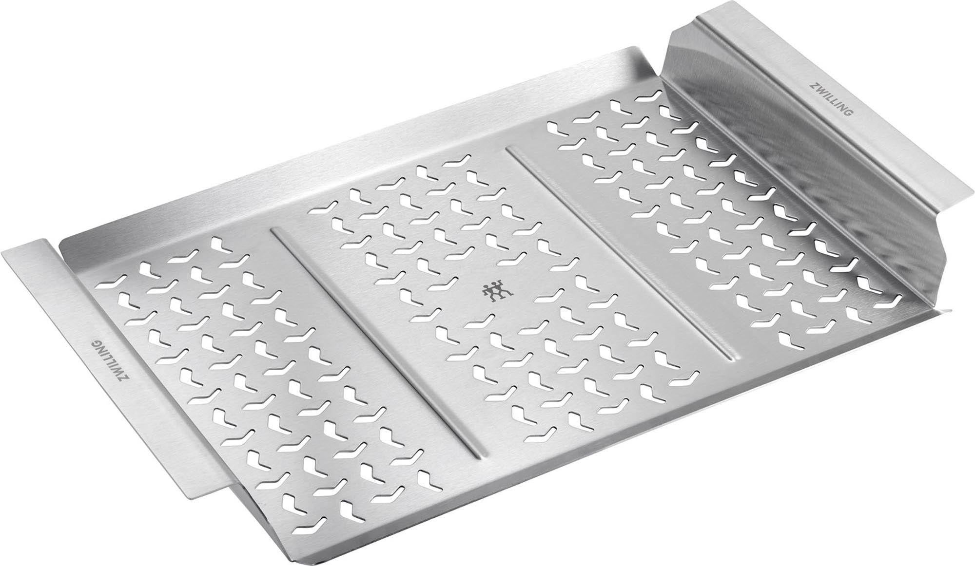Der flache BBQ+ Grillkorb von Zwilling (45x30cm) aus hochwertigem Edelstahl ist ideal für gleichmäßiges Grillen von Fisch, Fleisch und Gemüse. Pflegeleicht und praktisch!
