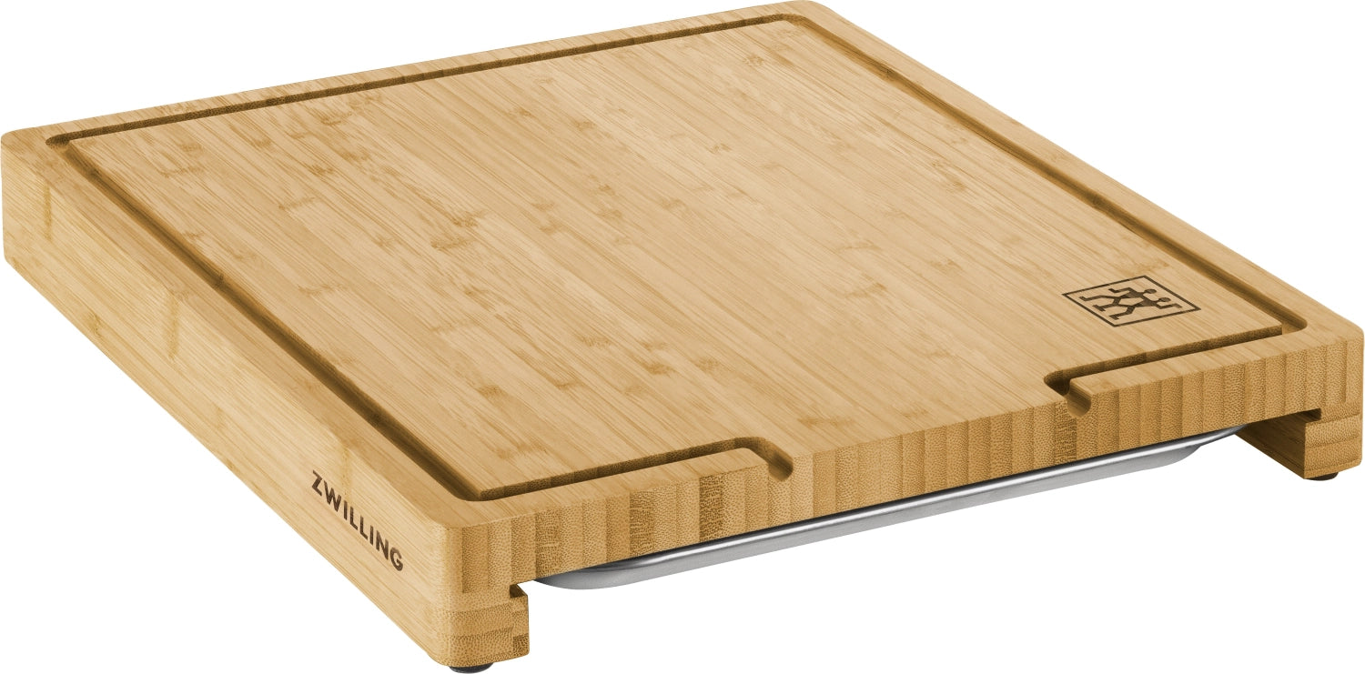Das BBQ+ Schneidebrett aus Bambus mit Schublade von Zwilling Kitchen vereint Funktionalität und Stil. Perfekt für Grillvorbereitungen!