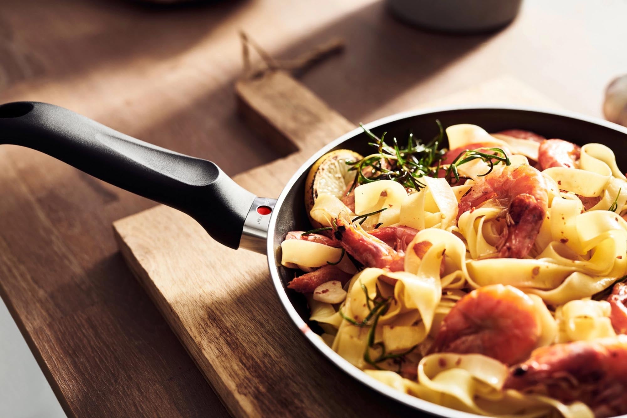 Entdecken Sie die Ballarini Firenze Bratpfanne D18cm: Leicht, robust und ideal für köstliche Gerichte. Perfekte Wärmeverteilung und elegantes Design!