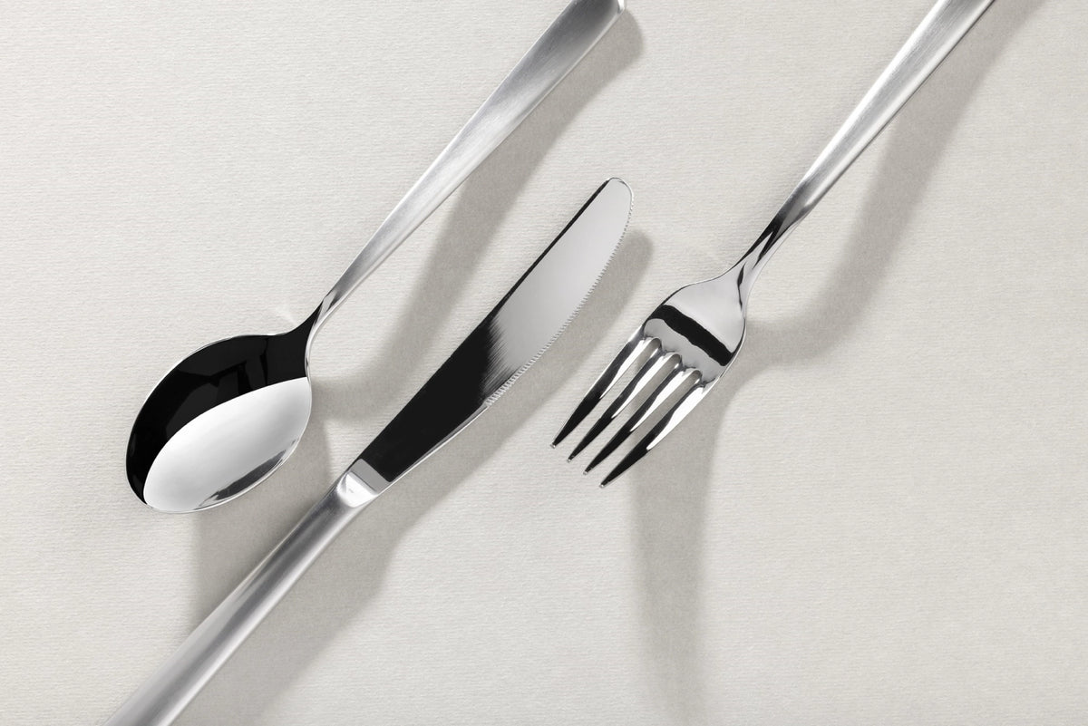 Courchevel Tafelmesser edelstahl matt in Silber präsentiert im Onlineshop von KAQTU Design AG. Besteck ist von Revol