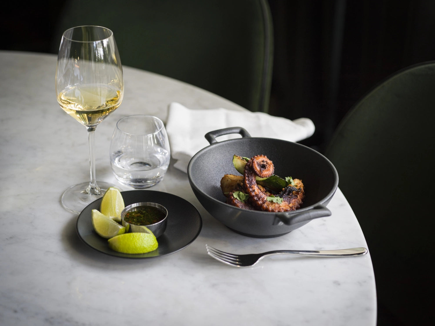 Erleben Sie die stilvolle Courchevel Tafelgabel von Revol: Glänzender Edelstahl, zeitlose Eleganz und ideal für festliche Anlässe oder den Alltag.