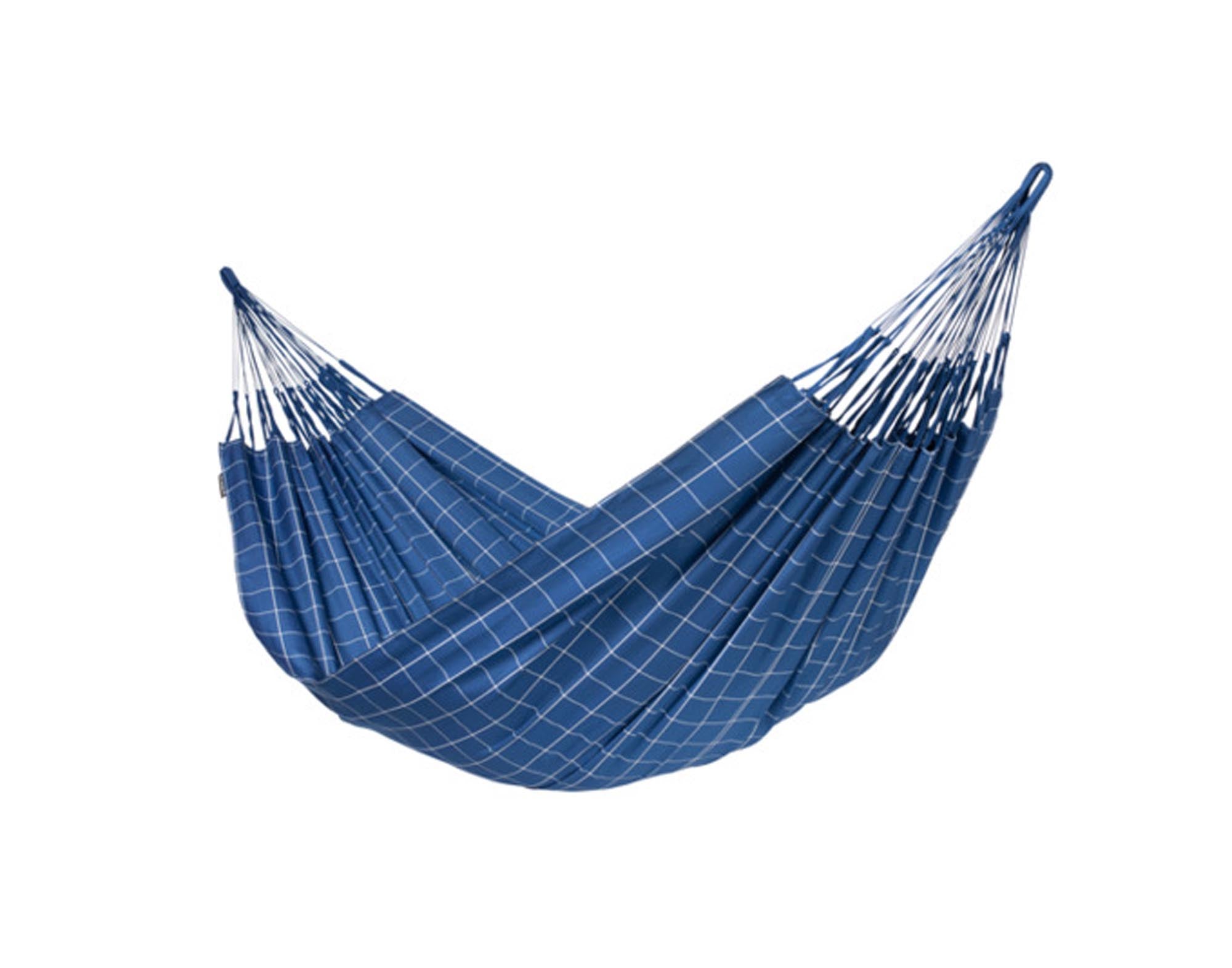 Entspannen Sie stilvoll in der Hängematte Brisa von LA SIESTA. Mit 160x350 cm bietet sie Komfort für zwei und ist ideal für drinnen und draußen.