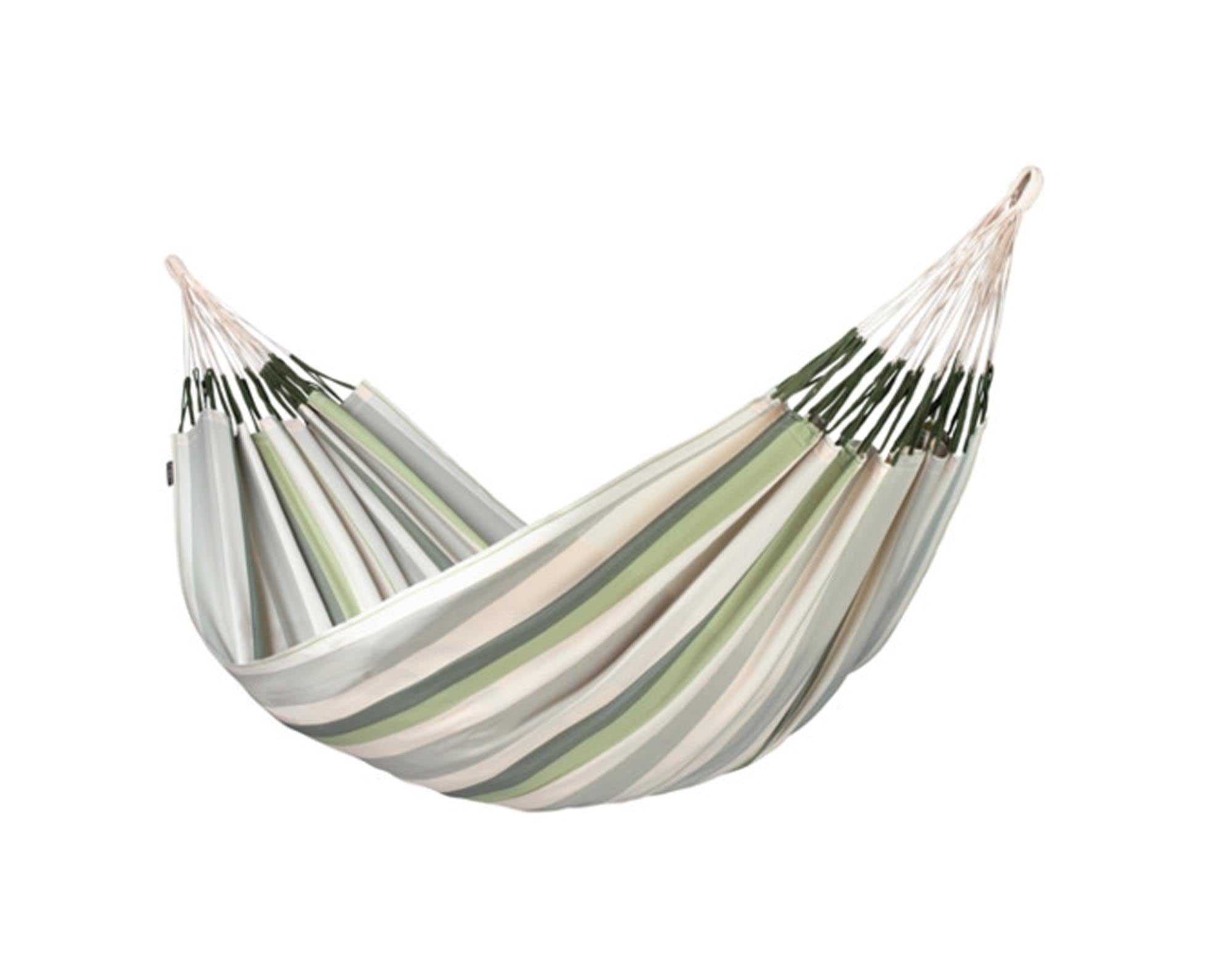 Entspannen Sie in der großzügigen Hängematte Brisa 180x400 cm von LA SIESTA – ideal für Garten, Terrasse oder Innenräume.