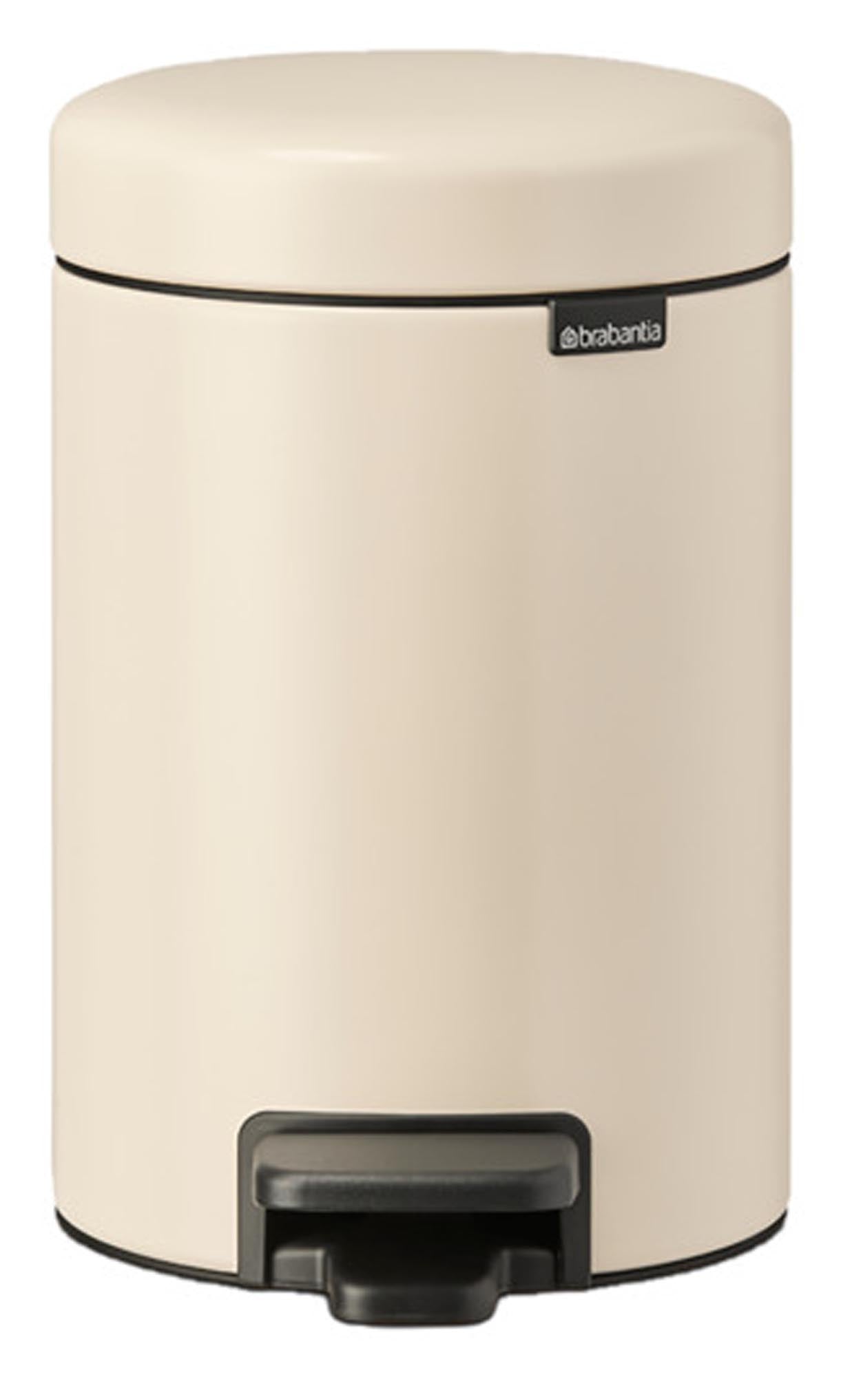 Entdecken Sie den BRABANTIA Treteimer NewIcon 3 l in soft beige – ideal für kleine Küchen, Badezimmer und Büros. Hochwertige Verarbeitung, hygienischer Fußtrittmechanismus und elegantes Design vereinen Funktionalität und Stil.