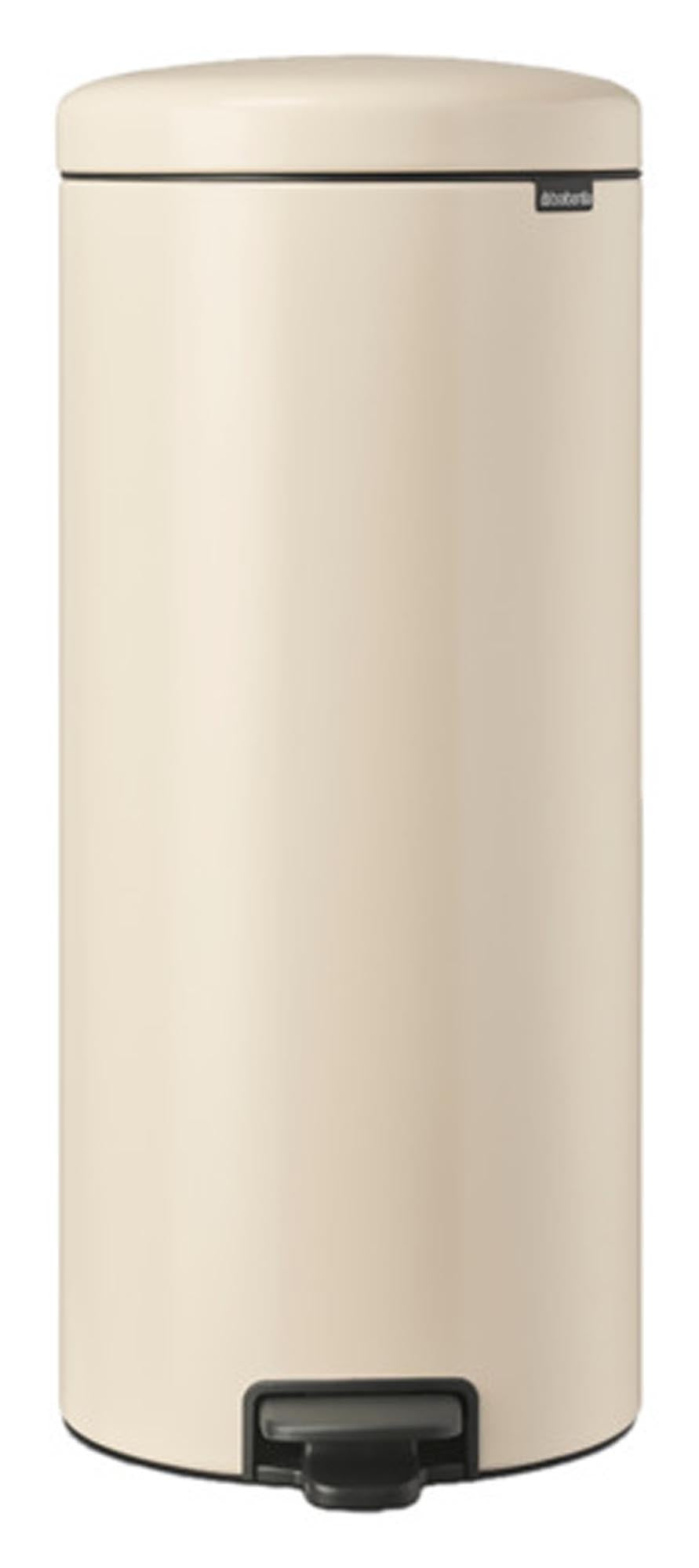 Entdecken Sie den BRABANTIA Treteimer NewIcon 30 l in soft beige. Stilvoll, geruchsdicht und aus hochwertigem Edelstahl – ideal für Küche und Büro.