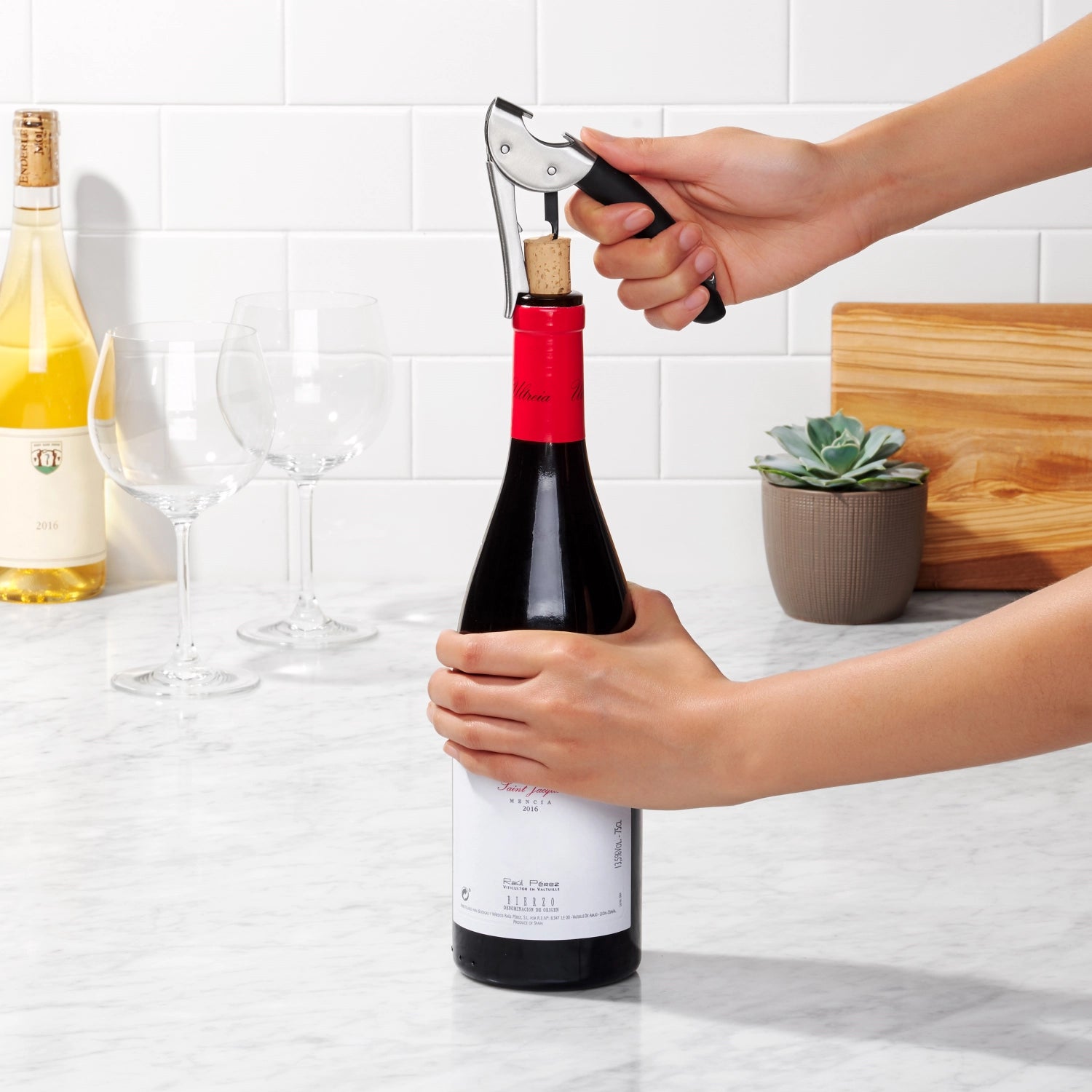 Buone impugnature in acciaio in acciaio.