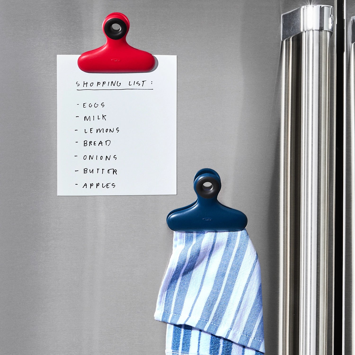 Halten Sie Ihre Lebensmittel frisch und organisiert mit den OXO Good Grips Magnetischen Klammern im 4er Set – praktische und farbenfrohe Küchenhelfer!