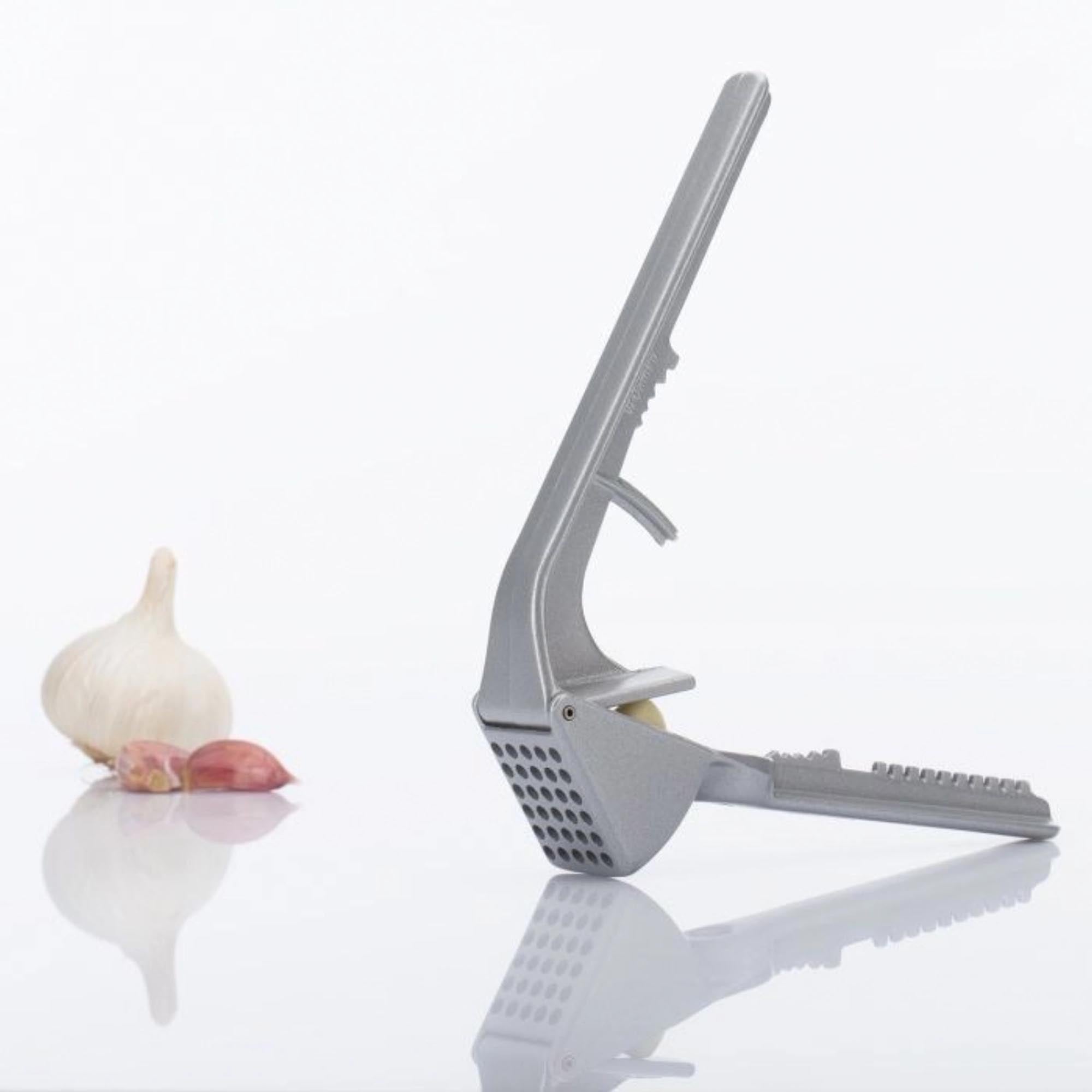 Kompakte Mehrzweckpresse von Westmark, ideal für vielseitige Anwendungen in der Küche, Masse: 16x5.2x3.3cm, robust und praktisch.