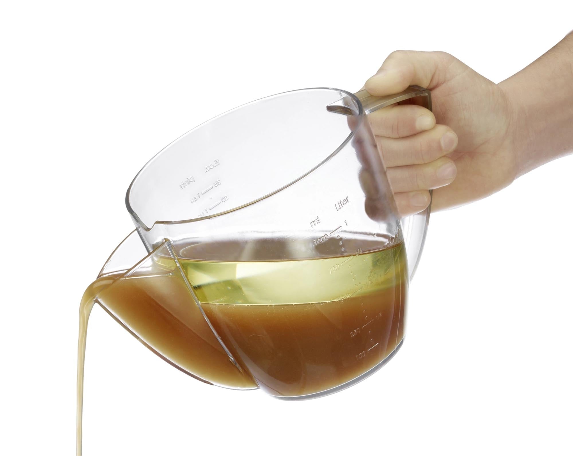 Westmark Fett-Trenn-Kanne mit Sieb, ideal zum Trennen von Fett und Flüssigkeiten, Masse: 22,5 x 14 x 15,5 cm, praktisch und effizient.
