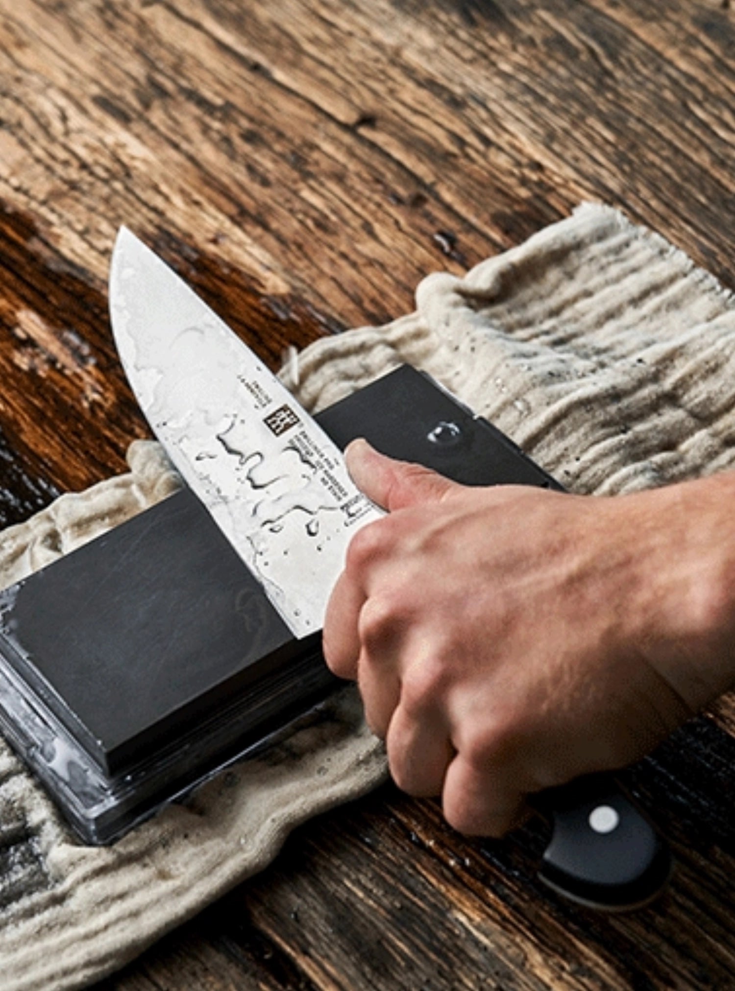 Professionelles "S" Fleischmesser von Zwilling Kitchen, 160 mm, ideal für präzises Schneiden von Fleisch mit scharfem, ergonomischem Griff.