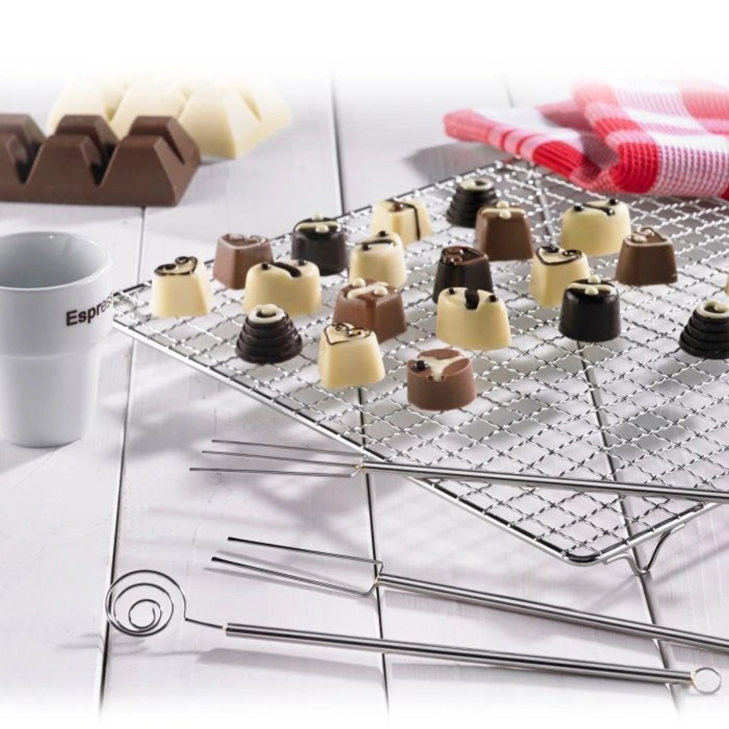 4-tlg. Set für Pralinenherstellung, 30x30cm, Edelstahl in Silber präsentiert im Onlineshop von KAQTU Design AG. Backutensilien ist von Westmark